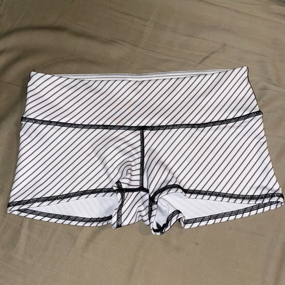 Kailoha Shorts - Picture 2 of 4